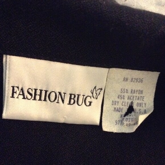 Collared Button-Up Sleeveless Blouse w. Mother-of-Pearl Buttons & Ties at Back - Picture 5 of 5